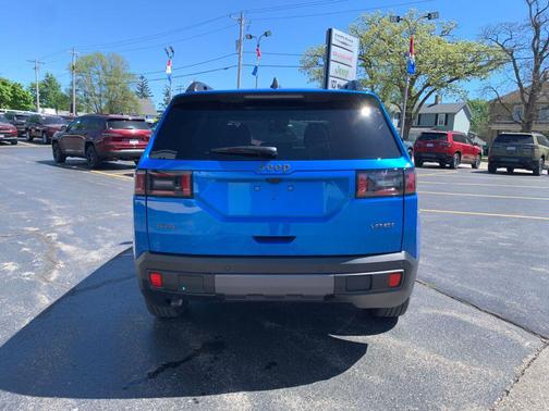 Hydro Blue Pearlcoat 2026 Jeep Cherokee Laredo 4x4