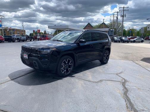 Diamond Black Crystal Pearlcoat 2026 Jeep Cherokee Overland