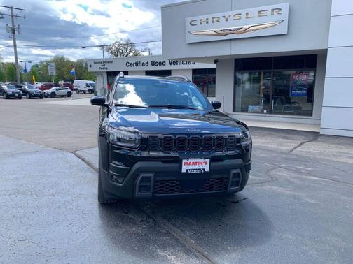 Diamond Black Crystal Pearlcoat 2026 Jeep Cherokee Overland