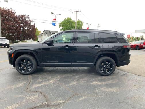 Diamond Black Crystal Pearlcoat 2026 Jeep Grand Cherokee L Limited
