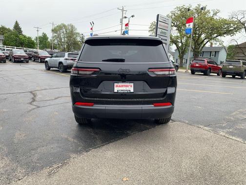 Diamond Black Crystal Pearlcoat 2026 Jeep Grand Cherokee L Limited