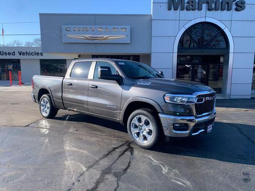 Granite Crystal Metallic Clearcoat 2026 RAM 1500 Big Horn/Lone Star