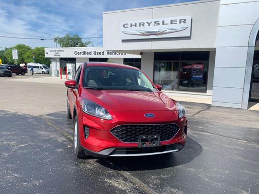 Rapid Red Metallic Tinted Clearcoat 2020 Ford Escape SE
