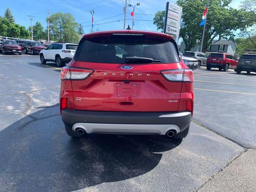 Rapid Red Metallic Tinted Clearcoat 2020 Ford Escape SE