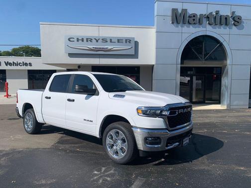 Bright White Clearcoat 2026 RAM 1500 Big Horn/Lone Star