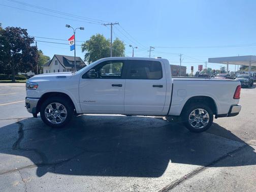 Bright White Clearcoat 2026 RAM 1500 Big Horn/Lone Star