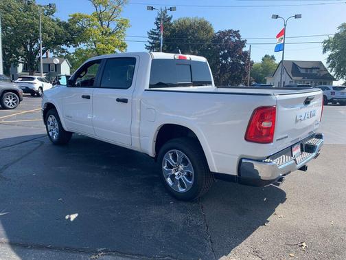 Bright White Clearcoat 2026 RAM 1500 Big Horn/Lone Star