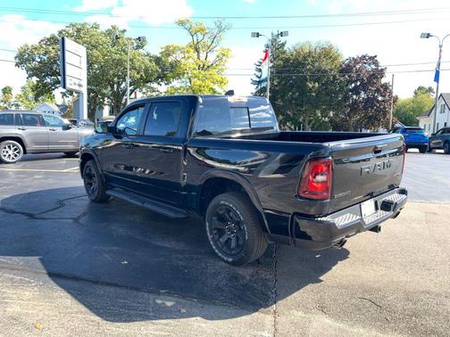Diamond Black Crystal Pearlcoat 2026 RAM 1500 Big Horn/Lone Star