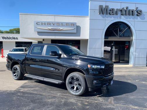 Diamond Black Crystal Pearlcoat 2026 RAM 1500 Big Horn/Lone Star