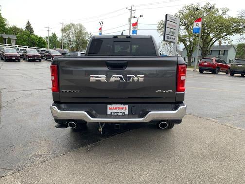Granite Crystal Metallic Clearcoat 2026 RAM 1500 Big Horn/Lone Star