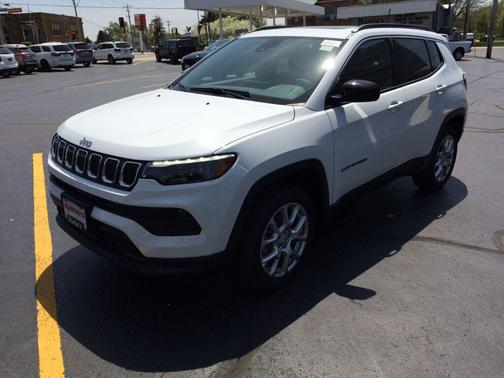Bright White Clearcoat 2023 Jeep Compass Latitude Lux