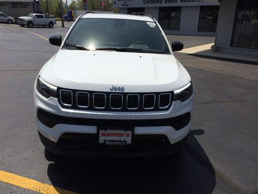 Bright White Clearcoat 2023 Jeep Compass Latitude Lux