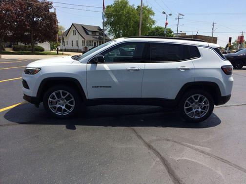 Bright White Clearcoat 2023 Jeep Compass Latitude Lux