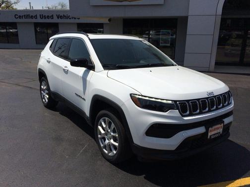 Bright White Clearcoat 2023 Jeep Compass Latitude Lux