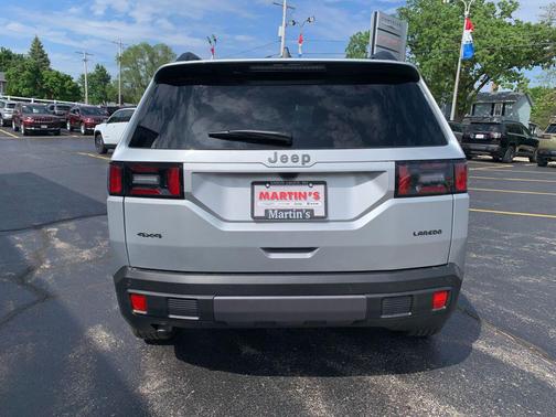 Silver Zynith Clearcoat 2026 Jeep Cherokee Laredo 4x4