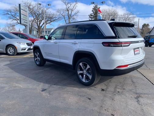 Bright White Clearcoat 2026 Jeep Grand Cherokee Limited