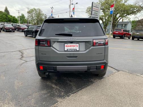 Sting-Gray Clearcoat 2026 Jeep Cherokee Laredo 4x4