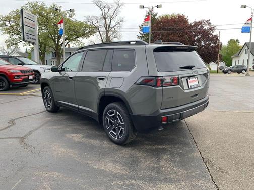 Sting-Gray Clearcoat 2026 Jeep Cherokee Laredo 4x4