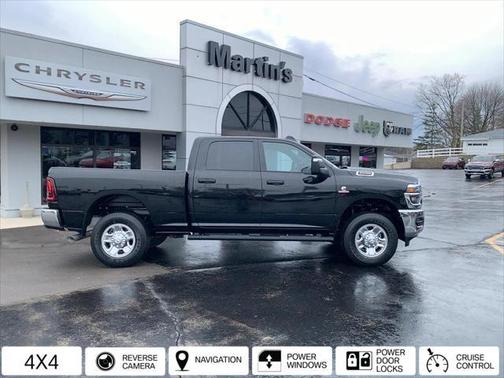 Diamond Black Crystal Pearlcoat 2025 RAM 2500 Tradesman Crew Cab 4x4 6'4' Box