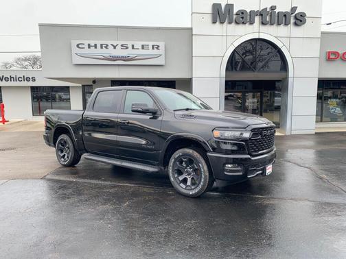 Diamond Black Crystal Pearlcoat 2026 RAM 1500 Big Horn/Lone Star