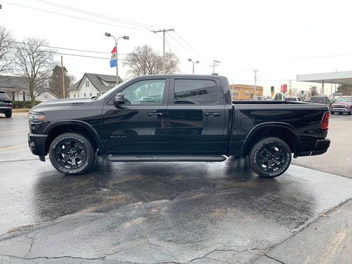 Diamond Black Crystal Pearlcoat 2026 RAM 1500 Big Horn/Lone Star