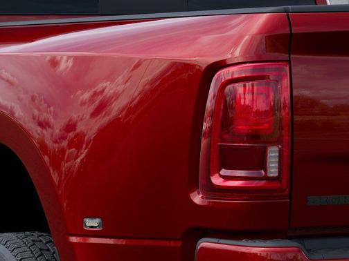 Molten Red Pearlcoat 2026 RAM 3500 Big Horn Crew Cab 4x4 8' Box
