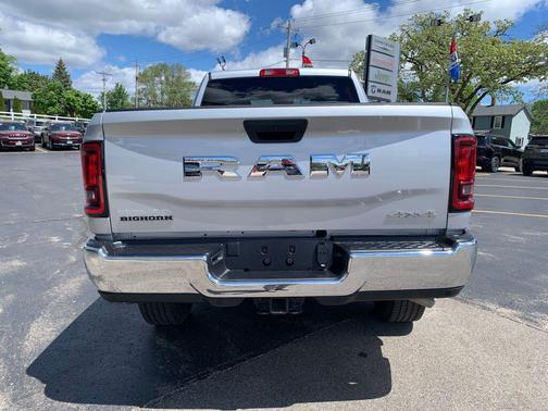 Silver Zynith 2026 RAM 2500 Big Horn Crew Cab 4x4 6'4' Box