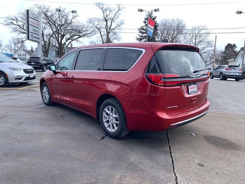 Red Hot Pearlcoat 2026 Chrysler Pacifica L