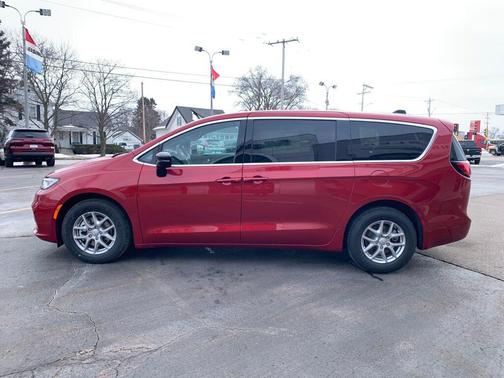 Red Hot Pearlcoat 2026 Chrysler Pacifica L