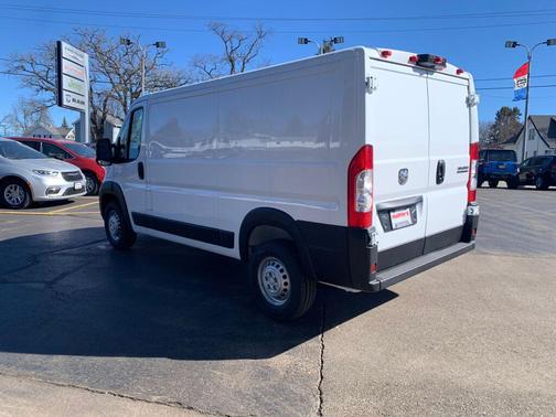 Bright White Clearcoat 2026 RAM ProMaster 3500 Low Roof