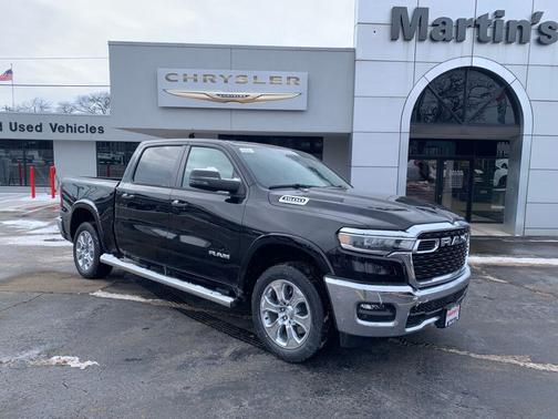Diamond Black Crystal Pearlcoat 2026 RAM 1500 Big Horn/Lone Star