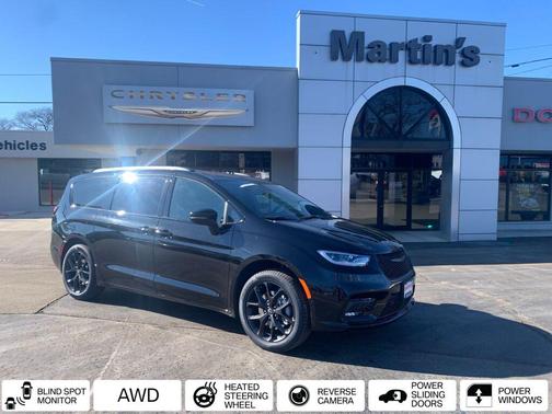 Diamond Black Crystal Pearlcoat 2026 Chrysler Pacifica L