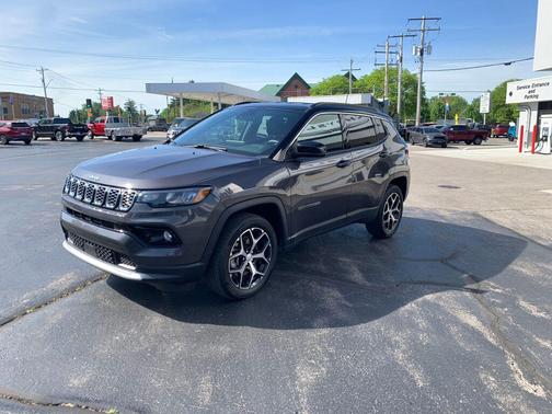 Diamond Black Crystal Pearlcoat 2024 Jeep Compass Limited