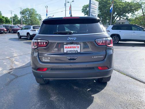 Diamond Black Crystal Pearlcoat 2024 Jeep Compass Limited