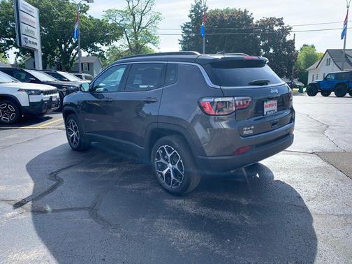 Diamond Black Crystal Pearlcoat 2024 Jeep Compass Limited