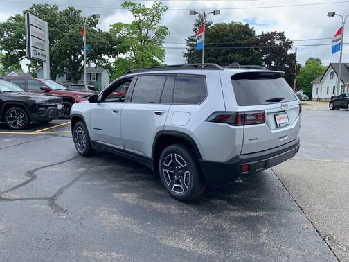 Silver Zynith Clearcoat 2026 Jeep Cherokee Laredo 4x4
