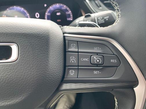 Silver Zynith 2026 Jeep Grand Cherokee L Altitude