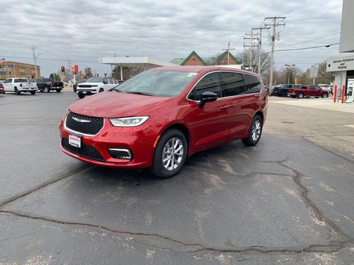 Red Hot Pearlcoat 2026 Chrysler Pacifica L