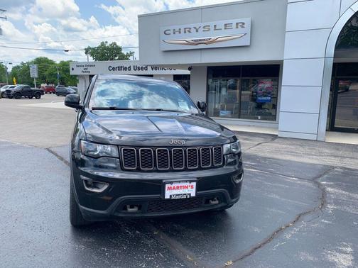 Brilliant Black Crystal Pearlcoat 2016 Jeep Grand Cherokee 75th Anniversary