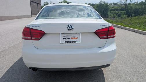 WHITE 2014 Volkswagen Passat 1.8T Auto SE