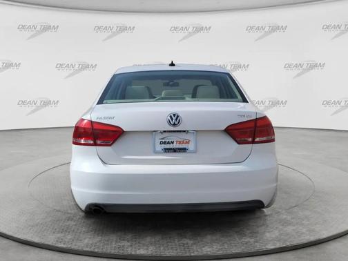 WHITE 2014 Volkswagen Passat 1.8T Auto SE