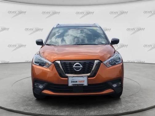 RED 2020 Nissan Kicks SR
