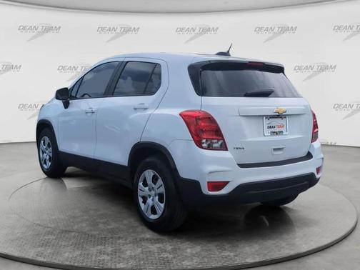 Summit White 2017 Chevrolet Trax LS