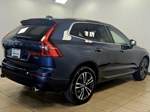 2021 Volvo XC60 T5 Momentum