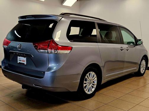 2012 Toyota Sienna XLE