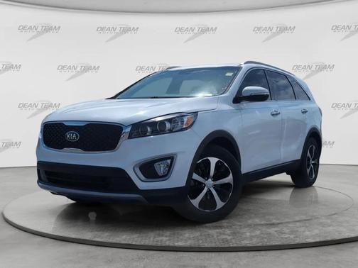 WHITE 2018 Kia Sorento EX