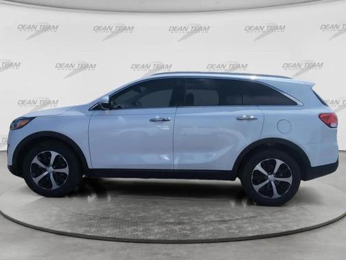 WHITE 2018 Kia Sorento EX