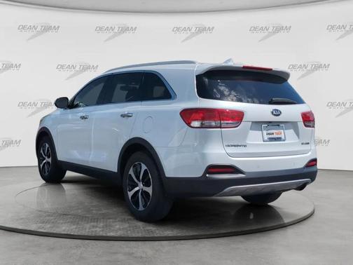 WHITE 2018 Kia Sorento EX