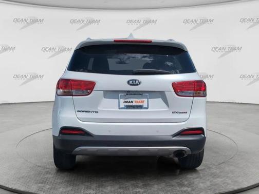 WHITE 2018 Kia Sorento EX