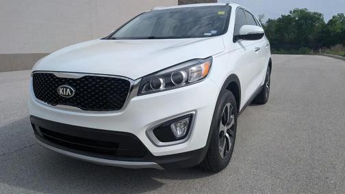 WHITE 2018 Kia Sorento EX